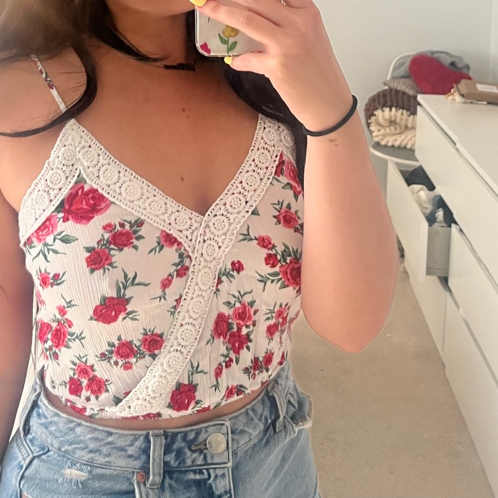 Cropped Floral Tank with lace detailing
